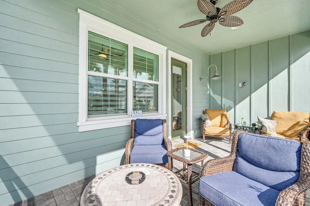 3 Mi to Naples Beach! Couple's Resort Getaway