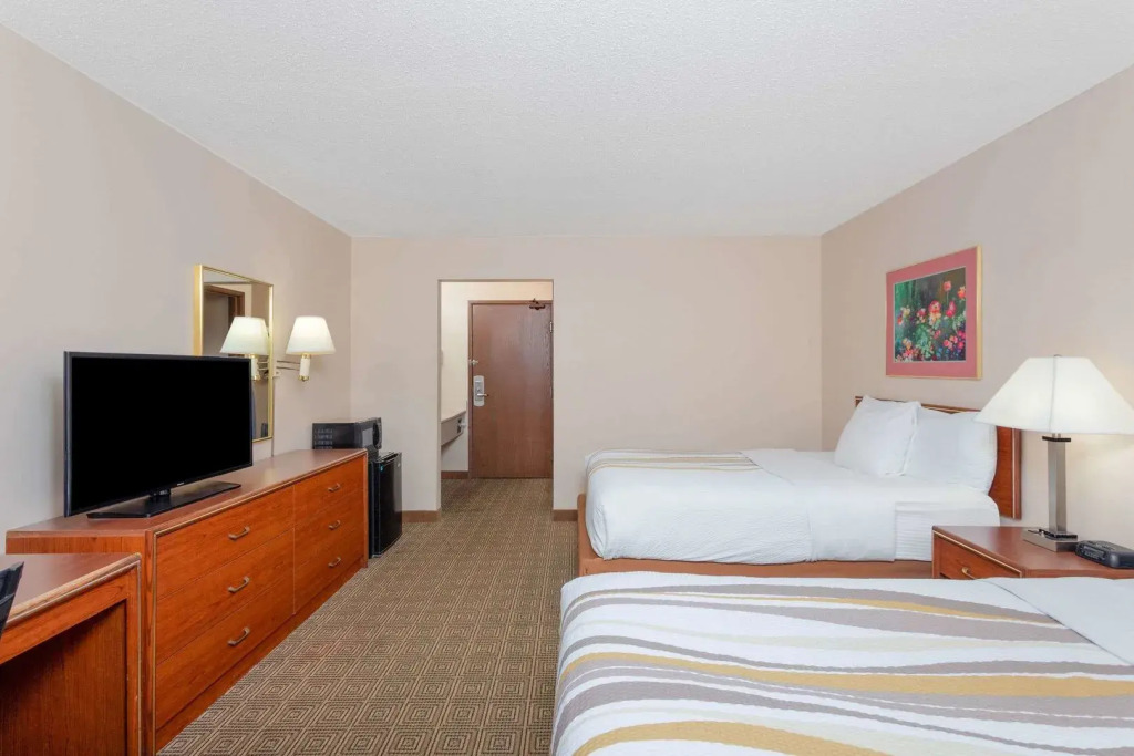 Norwood Inn & Suites By BlissPoint