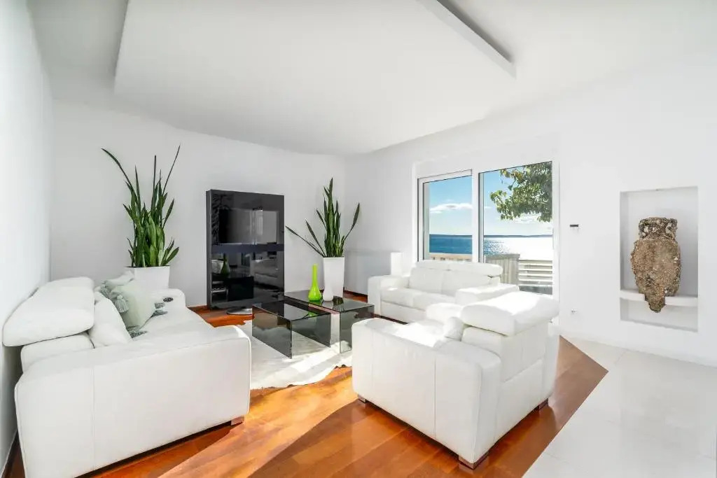 Seaview Villa MaToLi with heated 50sqm pool and 4 bedrooms, close to Split
