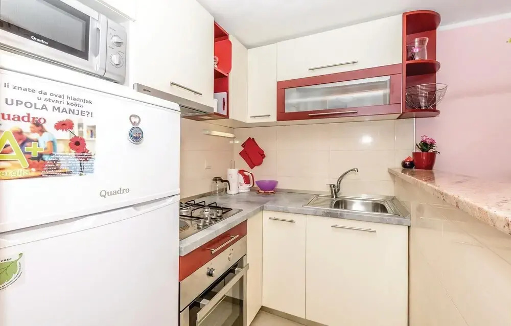 Amazing Home in Srebreno With Wifi and 4 Bedrooms