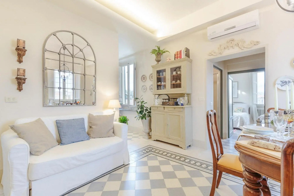 Casa Uccia in Lucca With 1 Bedrooms and 1 Bathrooms