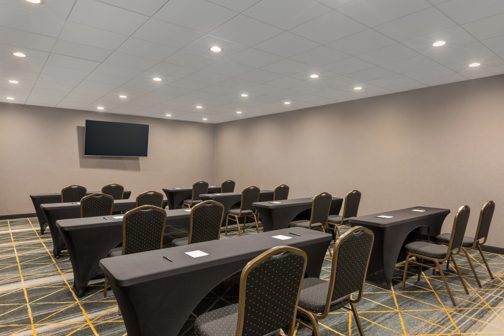 Holiday Inn & Suites Detroit - Troy by IHG