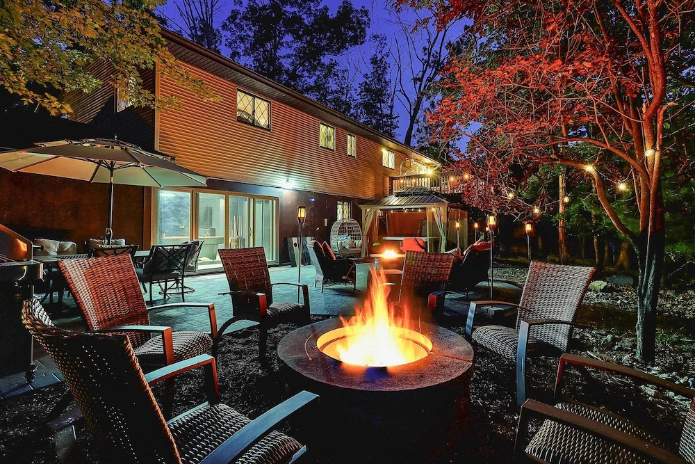Poconos Summer Escape: Pool Access & Hot Tub!