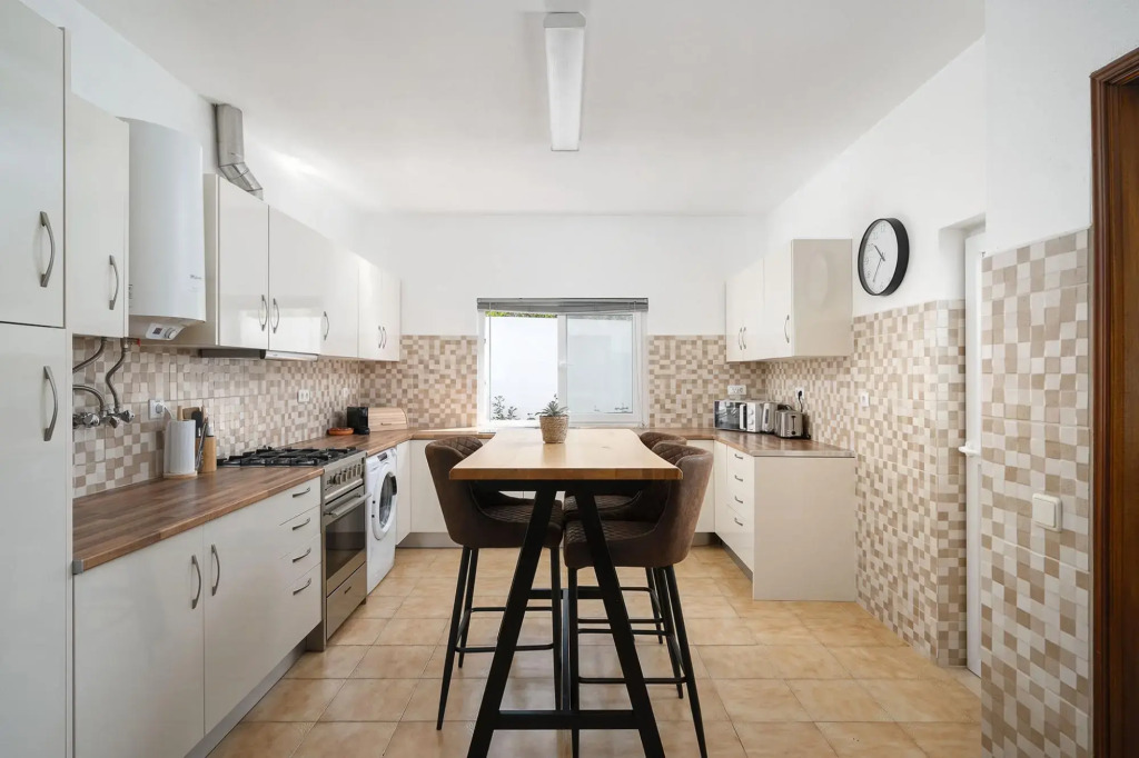 Villa Harpista in Guia by Ideal Homes