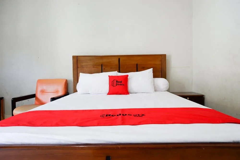 RedDoorz near Mutiara SIS Al Jufrie Airport Palu