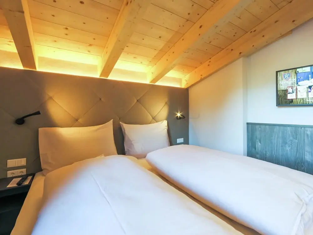 Lush Apartment in Kaprun with Sauna, Hot Tub & Views