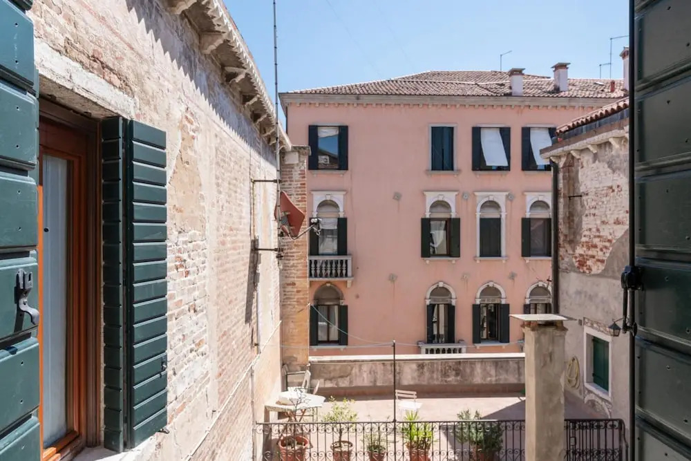 Best Rialto Palace 2 by Wonderful Italy