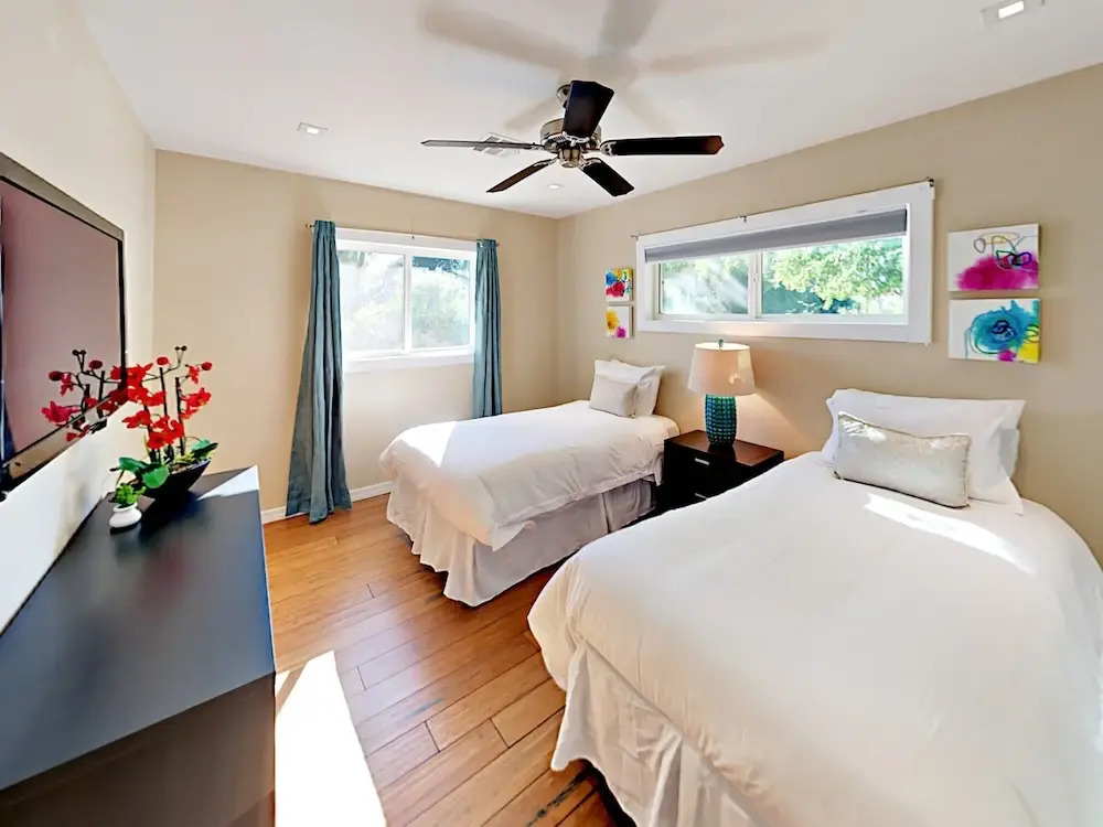 E Mariposa Home 4 Bedrooms 2 Bathrooms Home