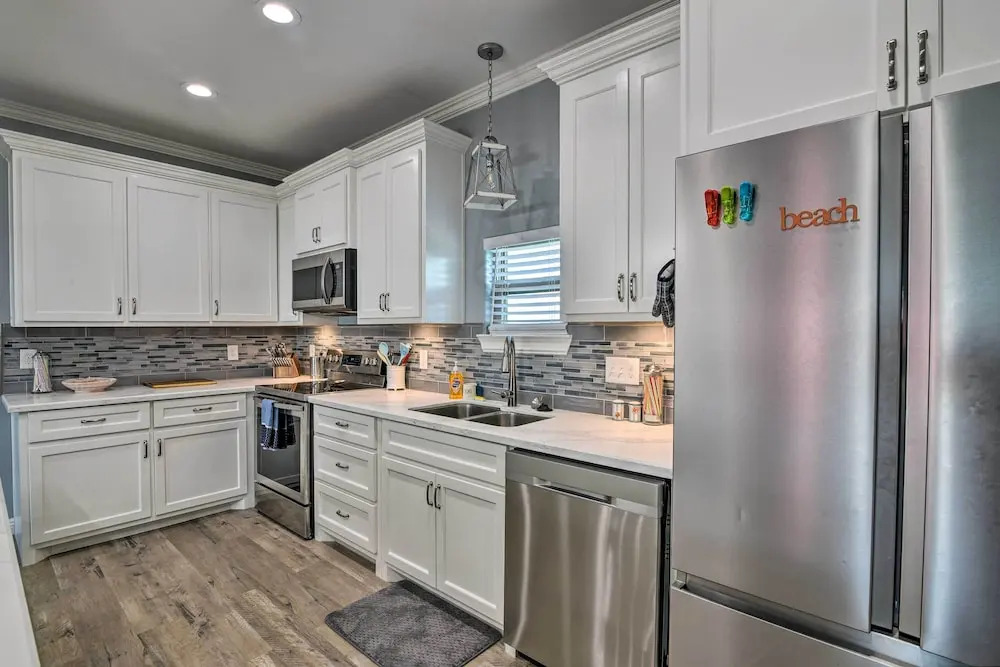Ocean View + Wraparound Deck: Crystal Beach Home!