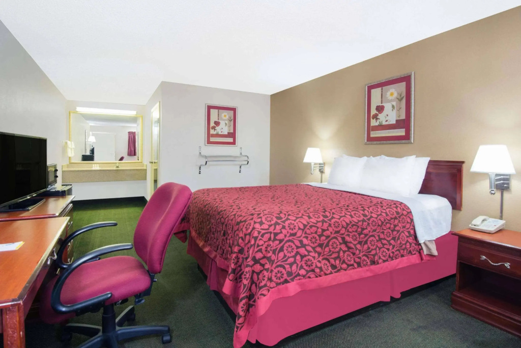 Quality Inn Middleburg Heights near Cleveland Airport