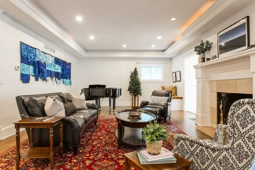 Oak Street Mansion