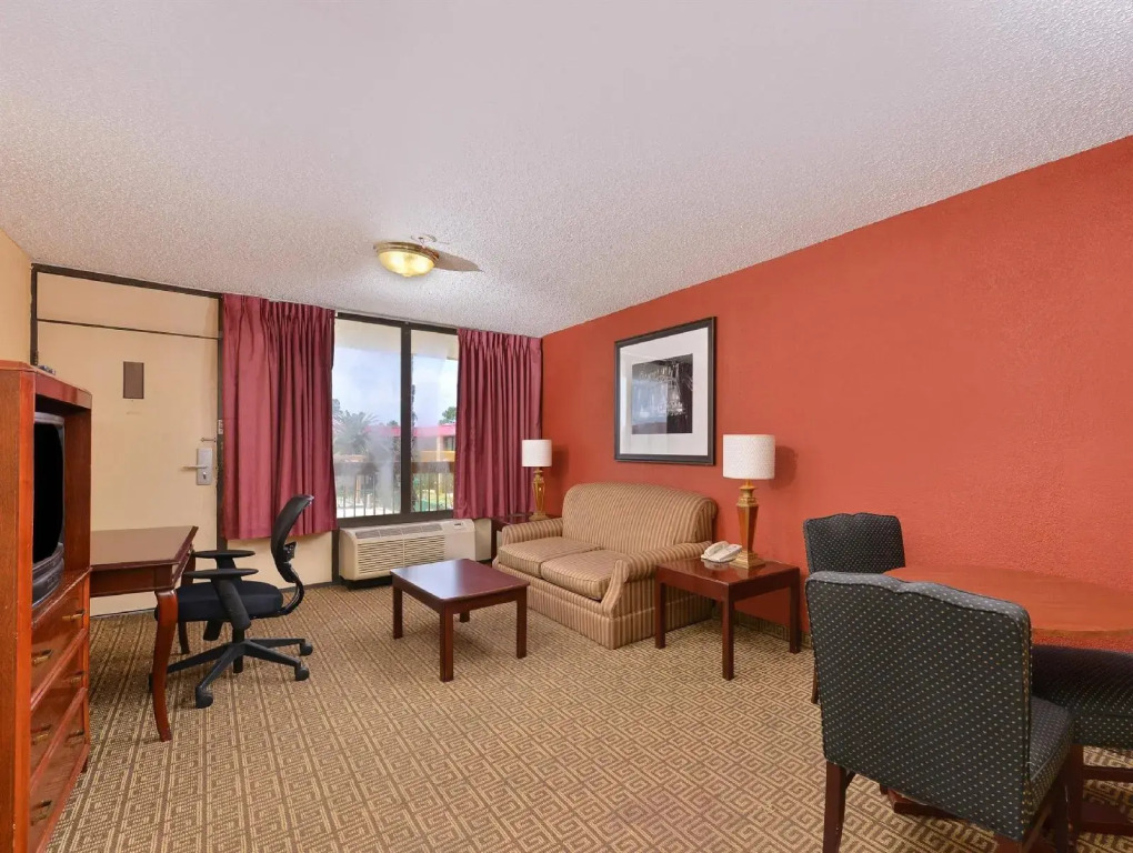 Amerihome Inn & Suites Houston Airport North