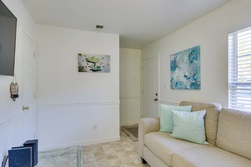 Quaint Orangeburg Townhome Near Hospitals & Campus
