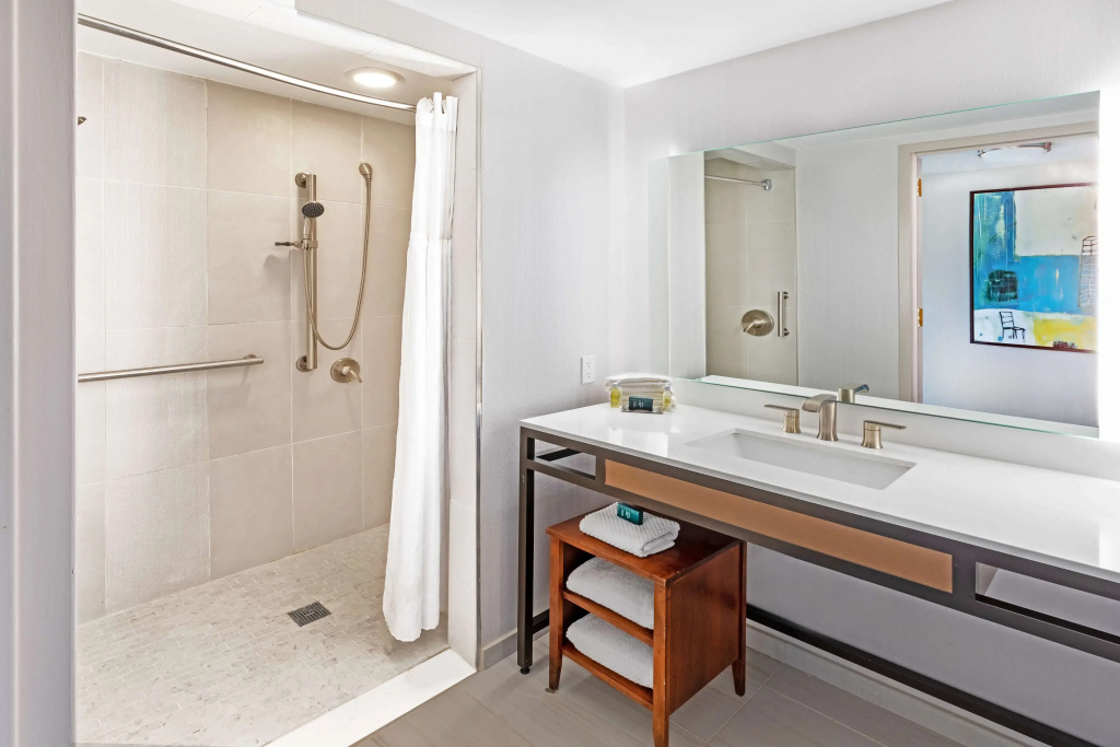 DoubleTree by Hilton Tulsa - Warren Place