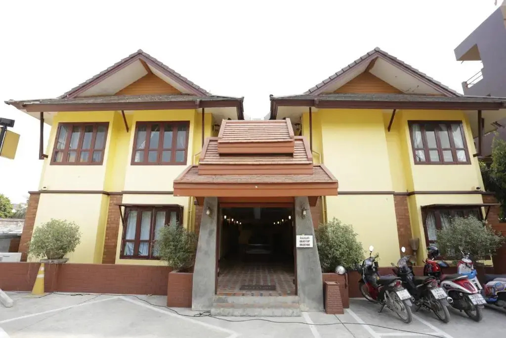 Yellow Tique Hotel