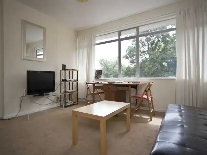 Chic Zone 2 London Apartment
