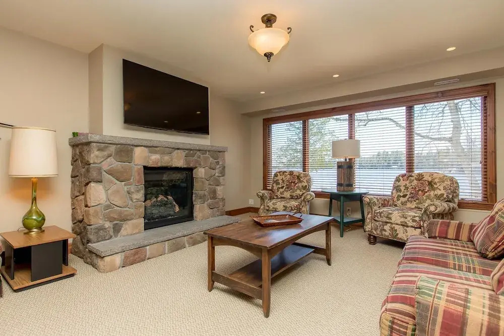 Endless Summers ~ Fabulous oasis with a designer’s touch!