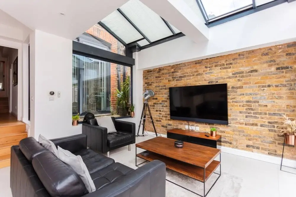 Luxury 2 Bedroom Apartment With Large Garden & gym