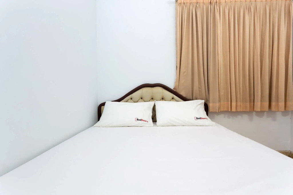 RedDoorz Karet Genteng Ijo
