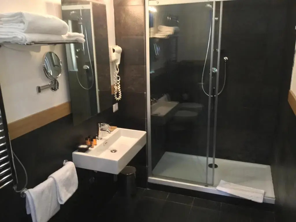 Rhome Terminal Guest House