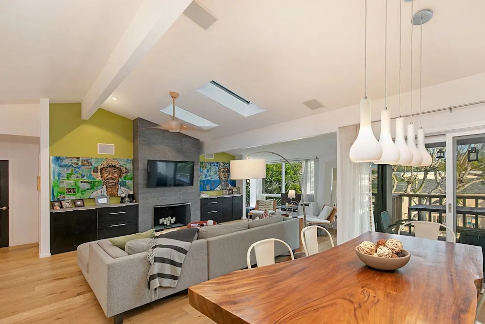 Designer Beach Condo w/ Pool, Spa & Tennis condo