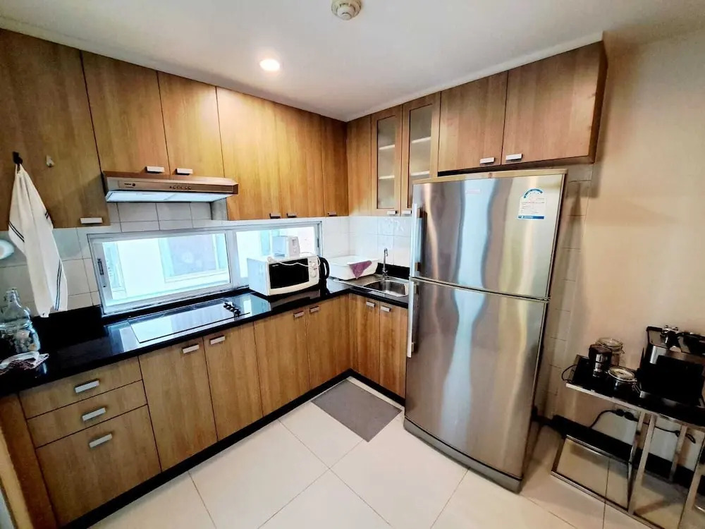 2D - 3 Bedroom Downtown Apartment With Shared Pool
