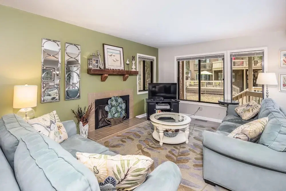 2br W/ Deck & Pool - Near The Beach 2 Bedroom Condo