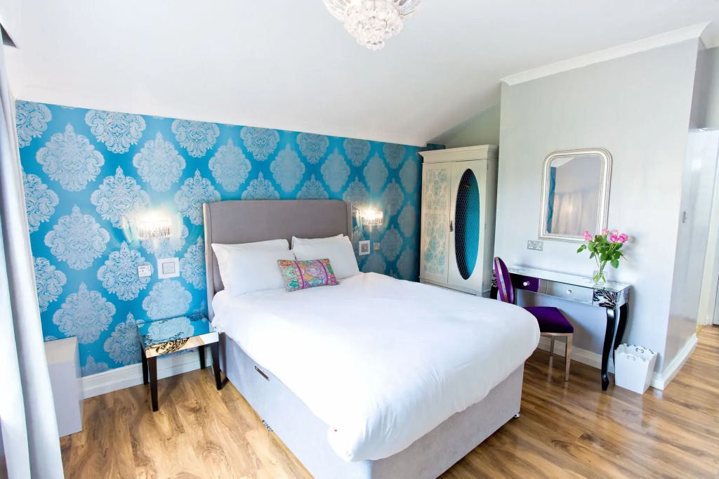Cambridge House Hotel