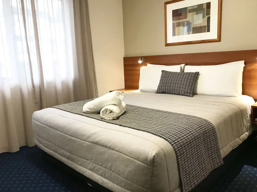 Ventura Inn & Suites Hamilton