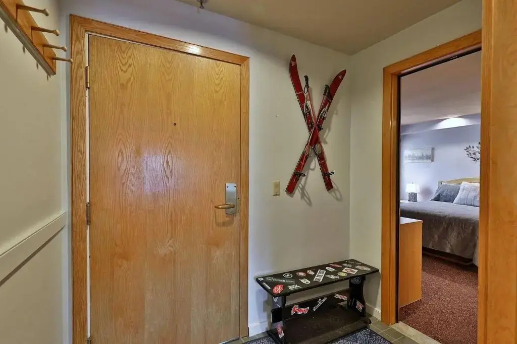 Beautiful 2 Bedroom Condo - Highridge B6