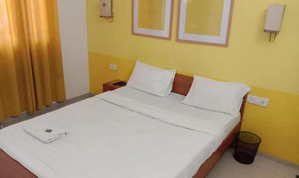 Fabhotel Aakiyo