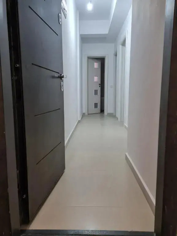 Deluxe 2 bedroom apartment with balcony and private parking