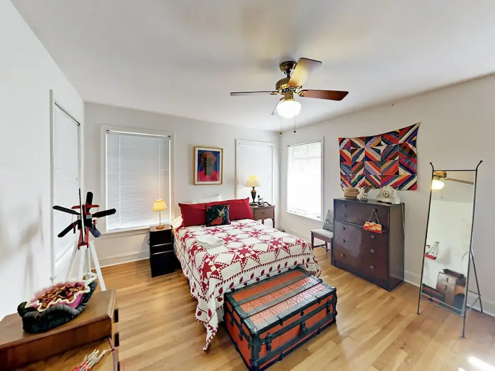 Light-Filled Charmer - 2 Br Home