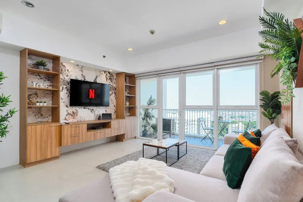 Luxe Suite With 180 Stunning City Views