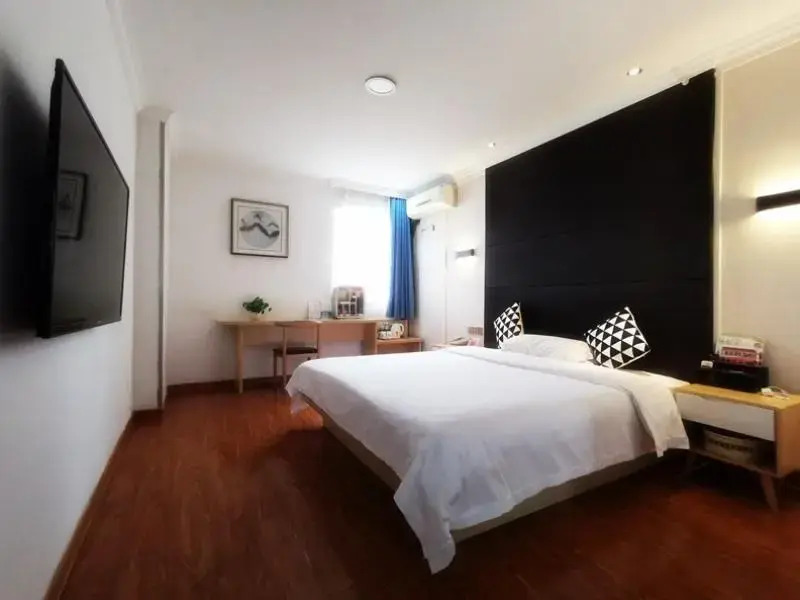 Shell Zhangjiagang City Jingang Town RT-Mart Hotel