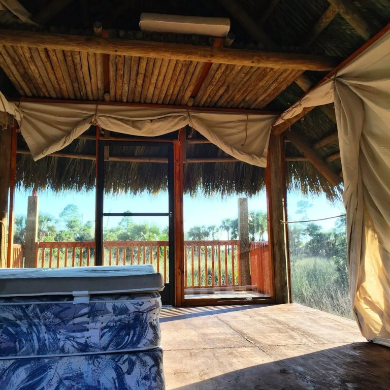 Everglades Chickee Cottages - Ochopee