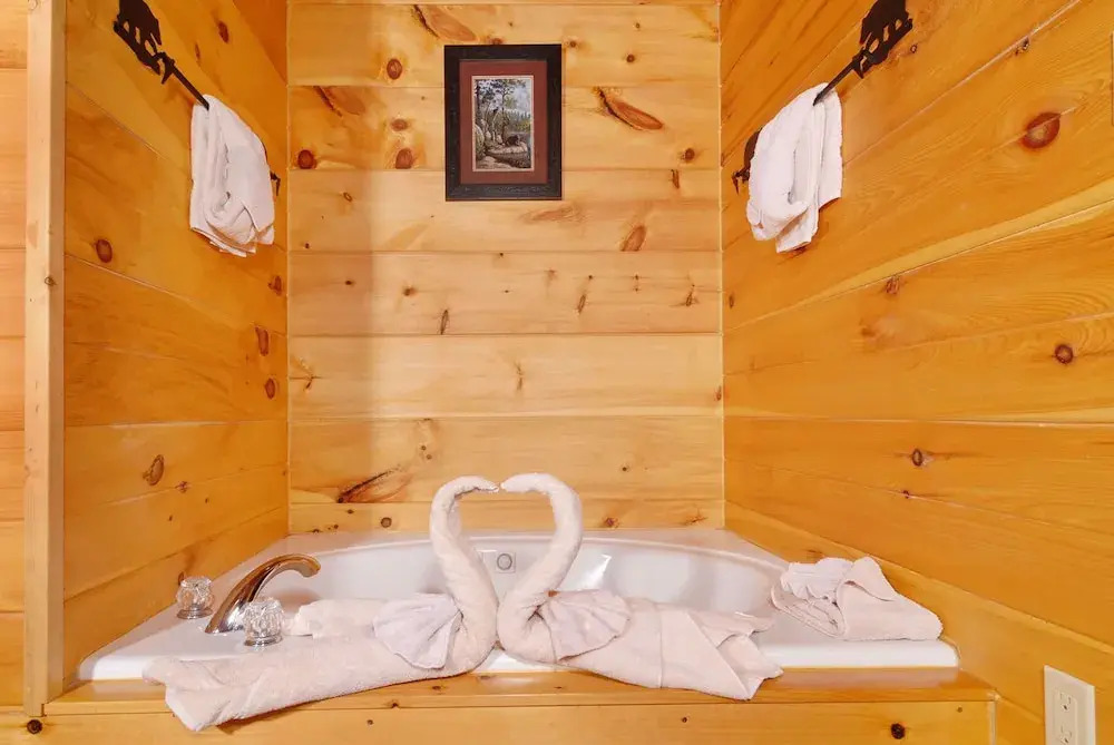 Mountain Lake Hideaway by Heritage Cabin Rentals