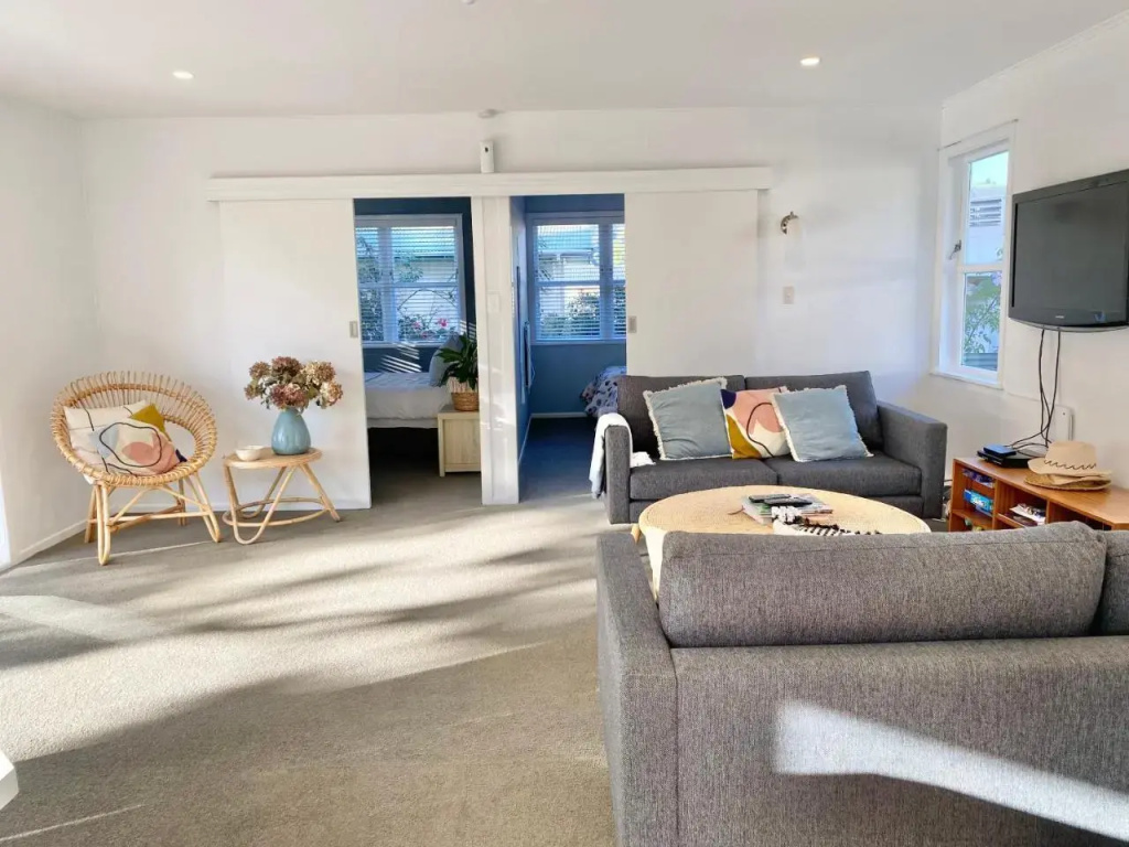Black House Lookout - Kuaotunu Holiday Home