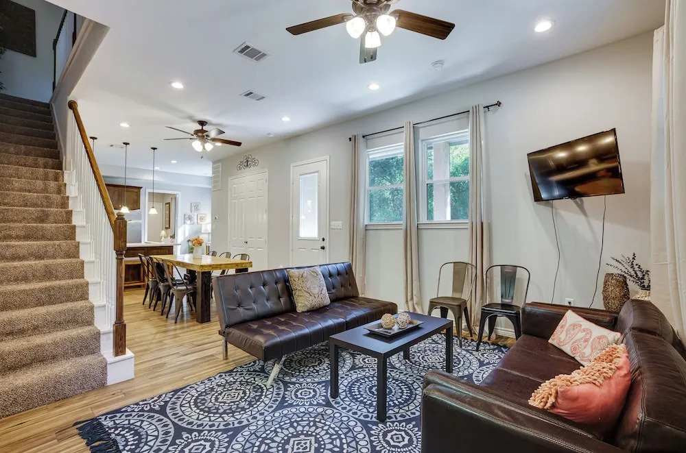 Pet-friendly Tomball Home: Walk to Main Street!