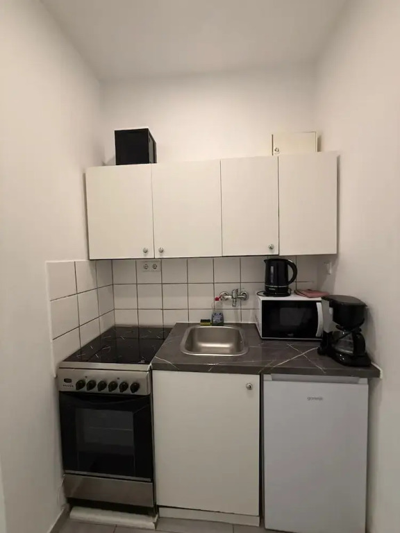 1BR Apt Budget Stay by Westbahnhof