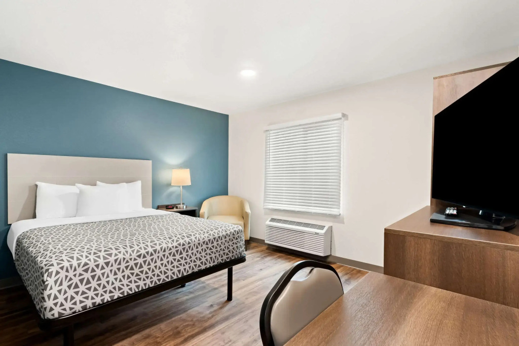 WoodSpring Suites Denver Commerce City