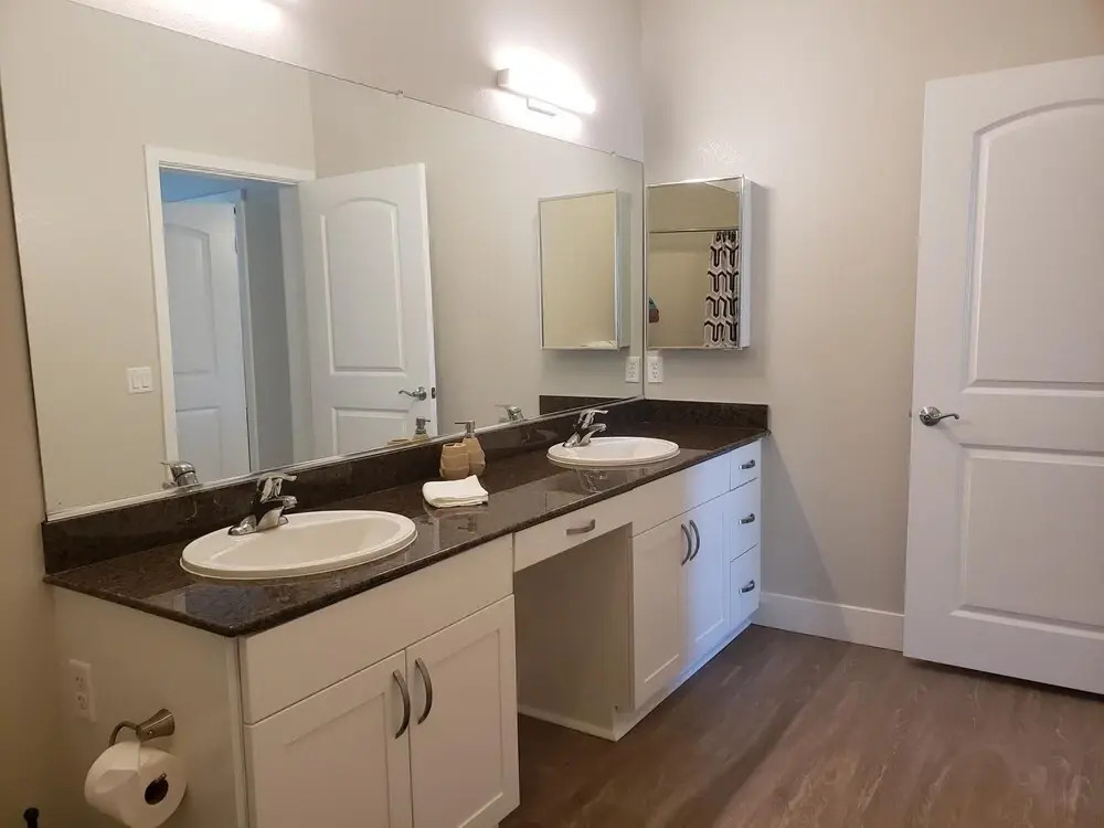 Yes it s Right 2 Suites and 3 Baths in the Heart of San Diego FB2