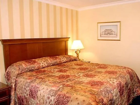 Tally-Ho Hotel