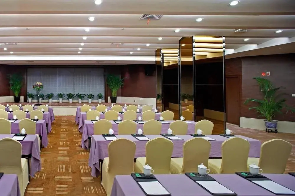 Ningbo Holiyacht Crystal Hotel