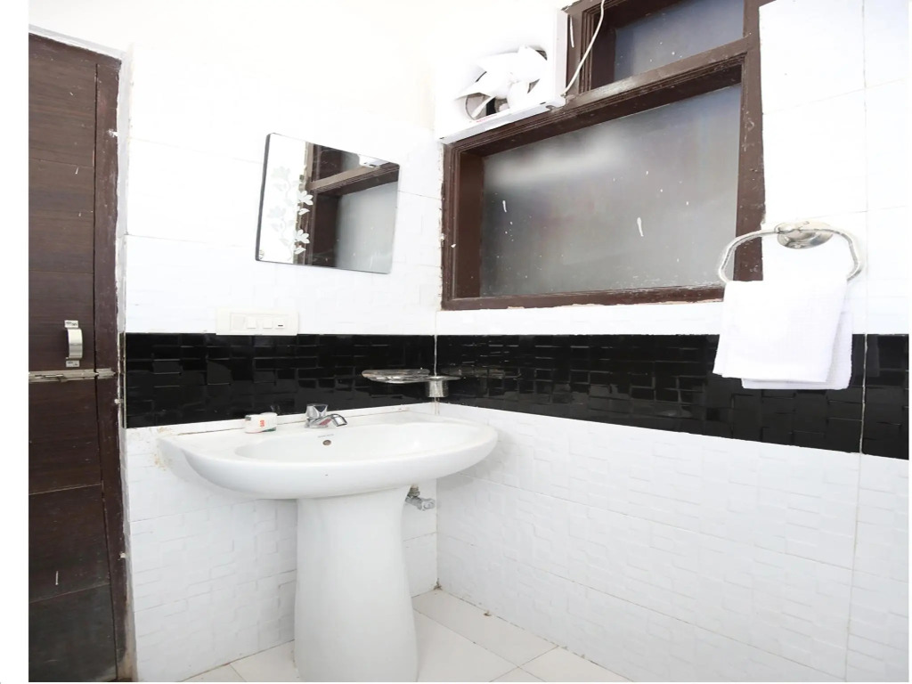 OYO 13088 Hotel Basant