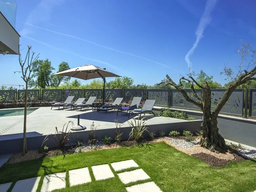 Luxurious Villa in Porec With Jacuzzi