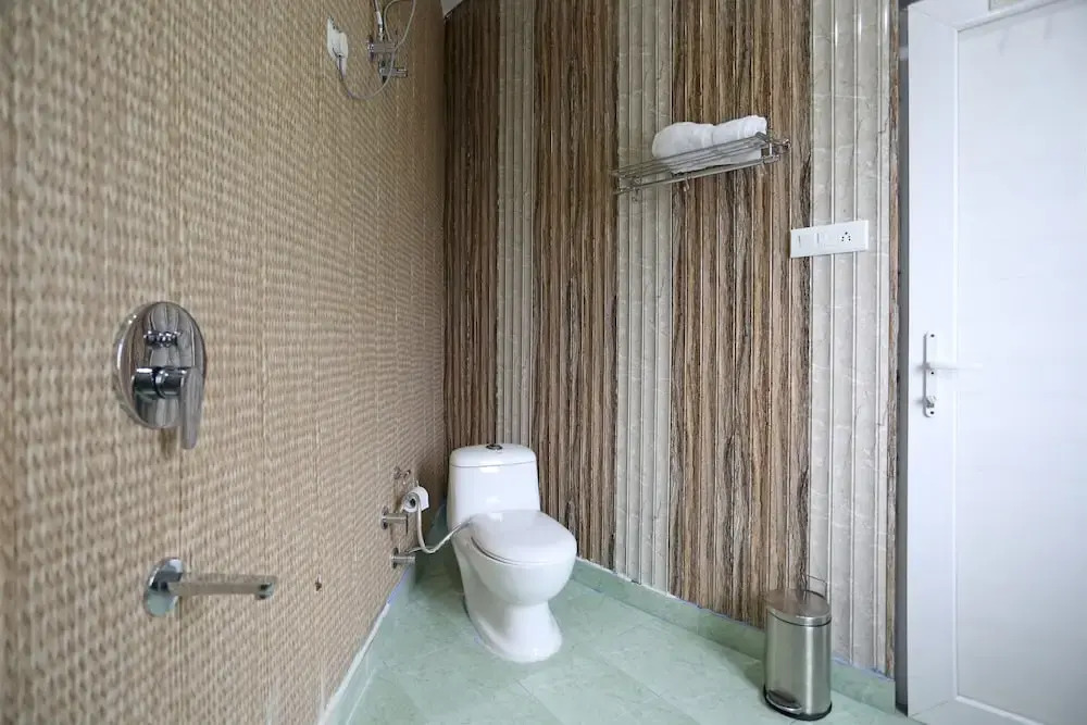 OYO 7024 Hotel Vakratunda