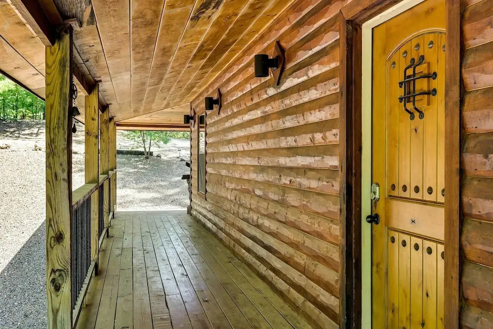 Pet-Friendly Broken Bow Cabin w/ Fire Pit
