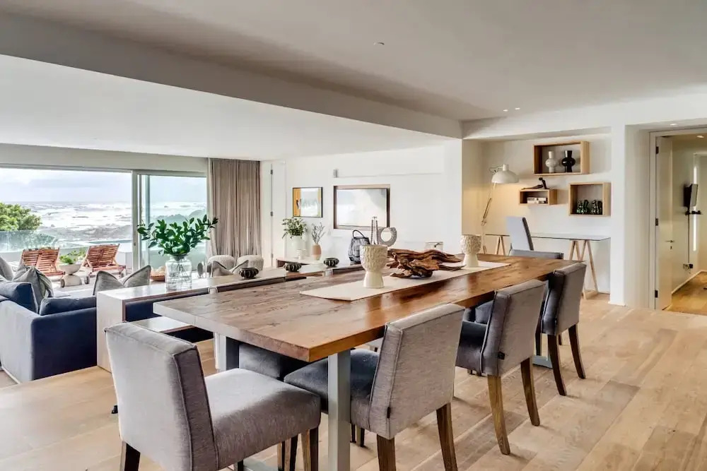Modern Seaside Apartment w Incredible Views Lillamton