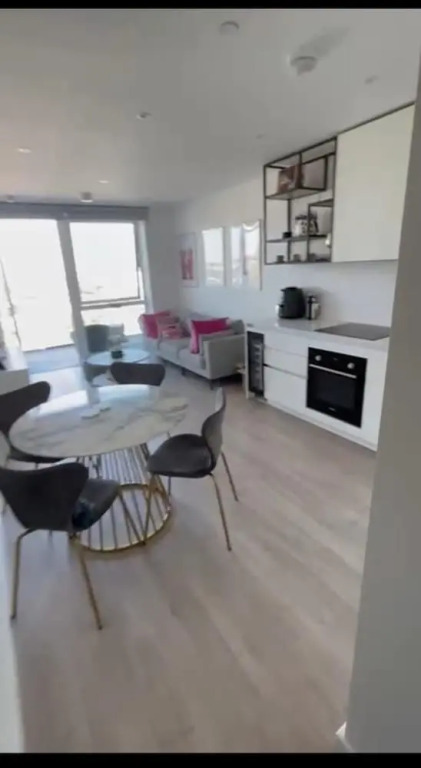 Central Wembley 2BR Modern Clean Connected